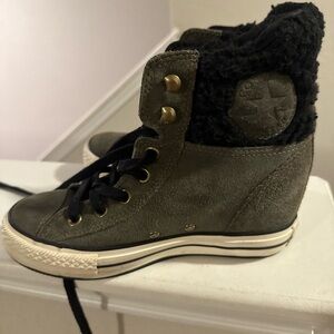 Converse Women Size 7 All Star Hidden Wedge Shoes Olive Green Suede Sherpa